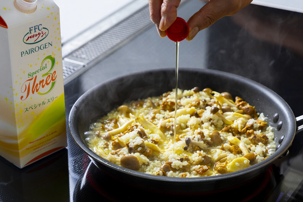 米をひたしておいた水1カップを加え、さらにパイロゲンを。